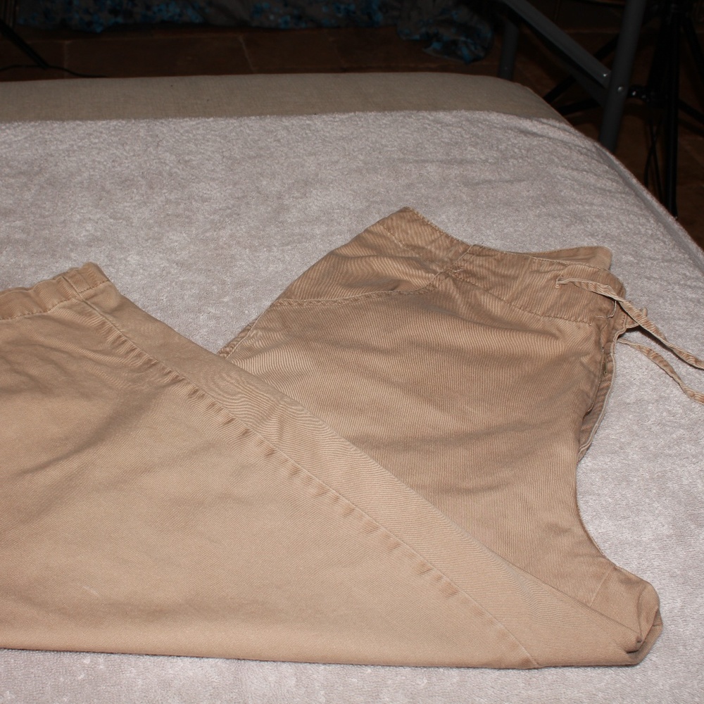 Alpine Capri w/drawstring tan.